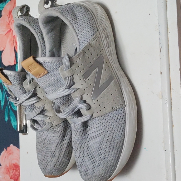 New Balance fresh foam sneakers size 7 - Picture 2 of 5